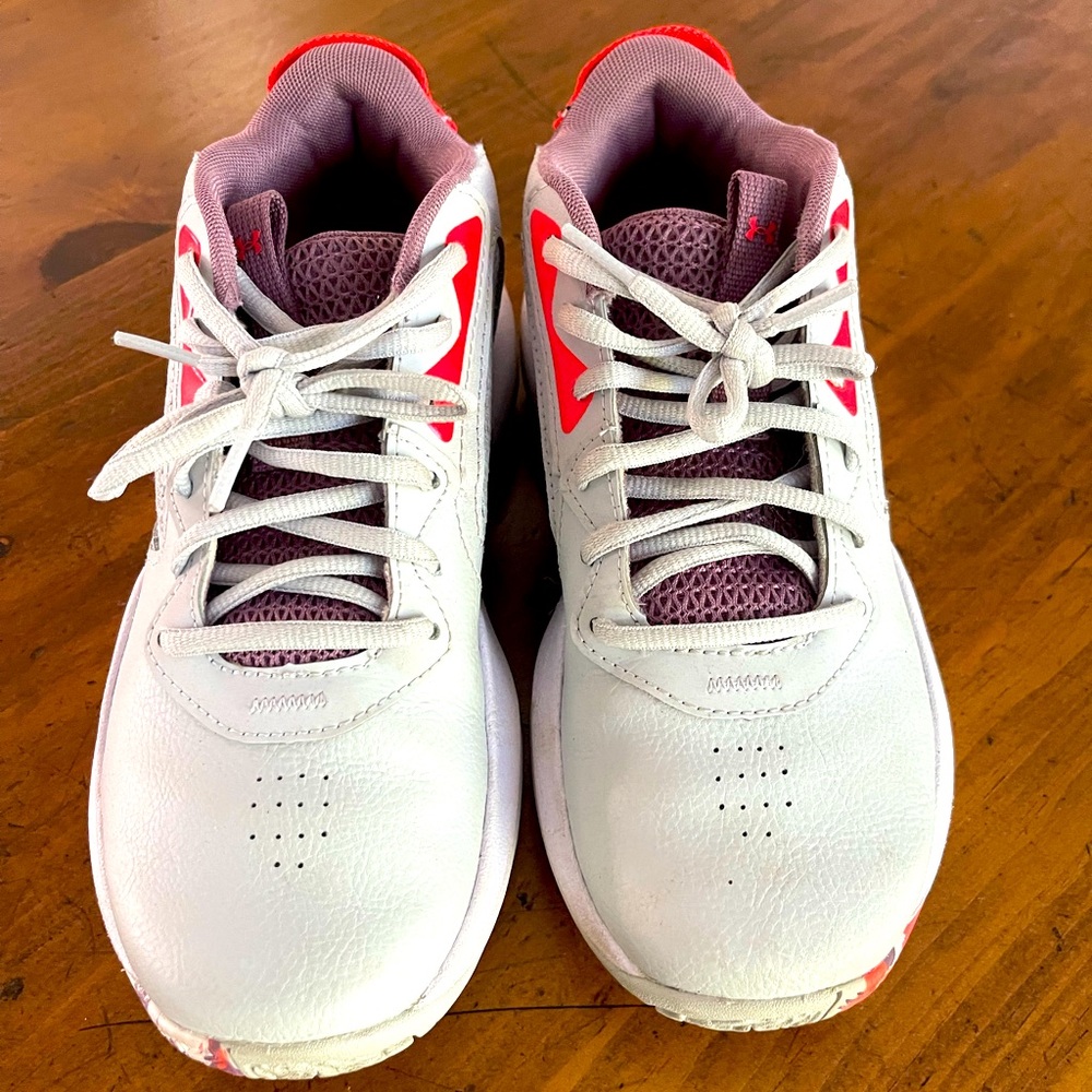 Girls basketball shoes